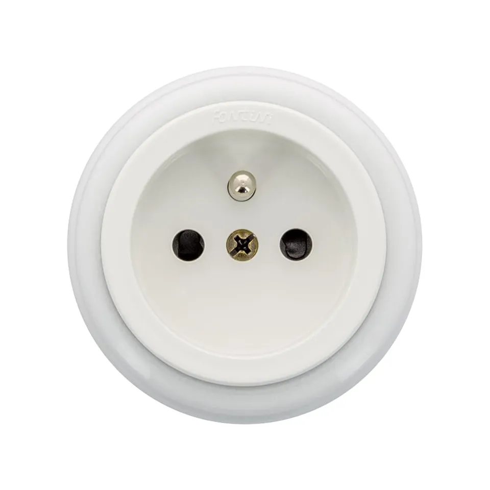 fontini-garby-prise-avec-terre-porcelaine-blanche-16a-250v-saillie image 1