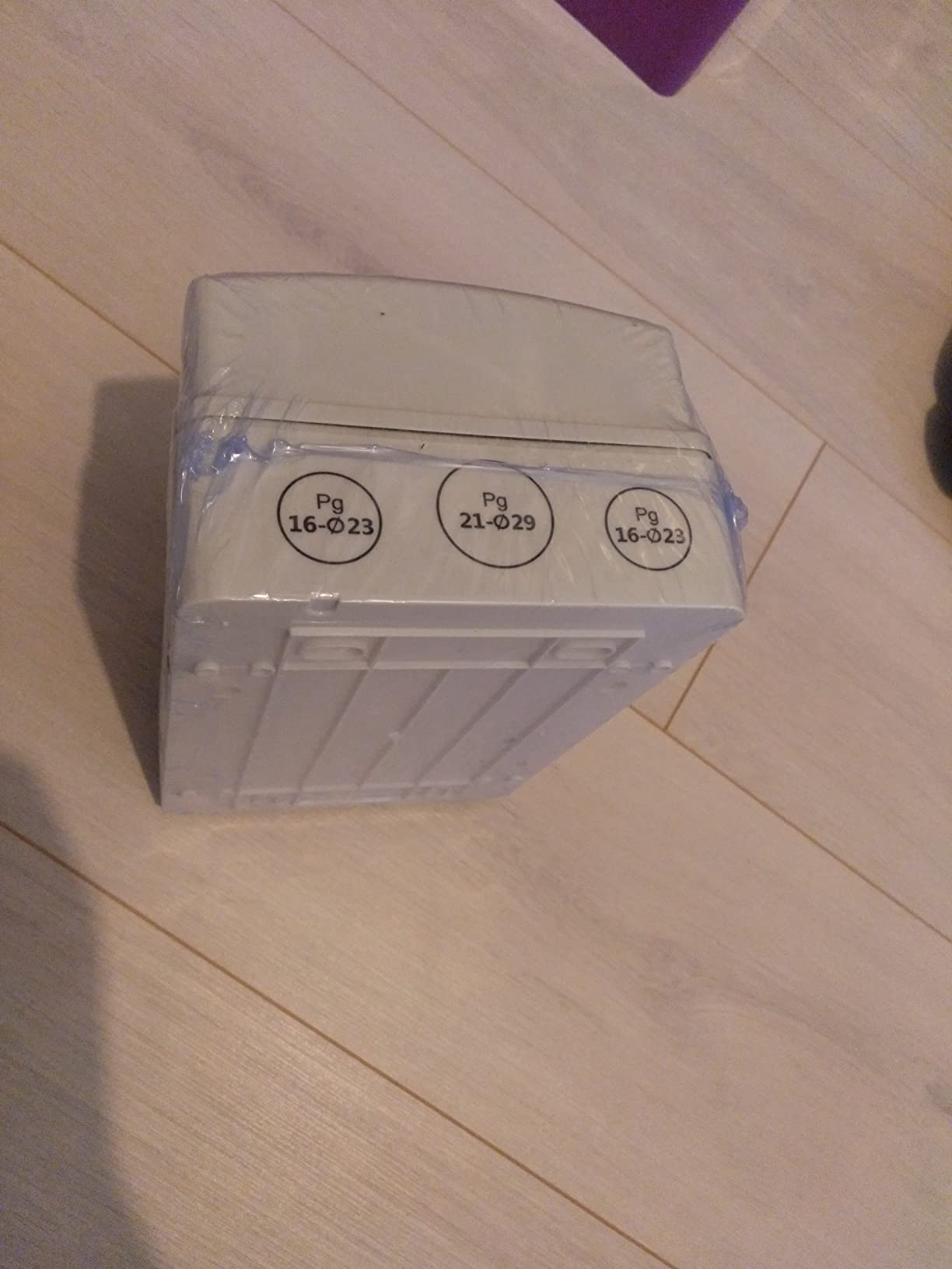 Porte un peu fragile