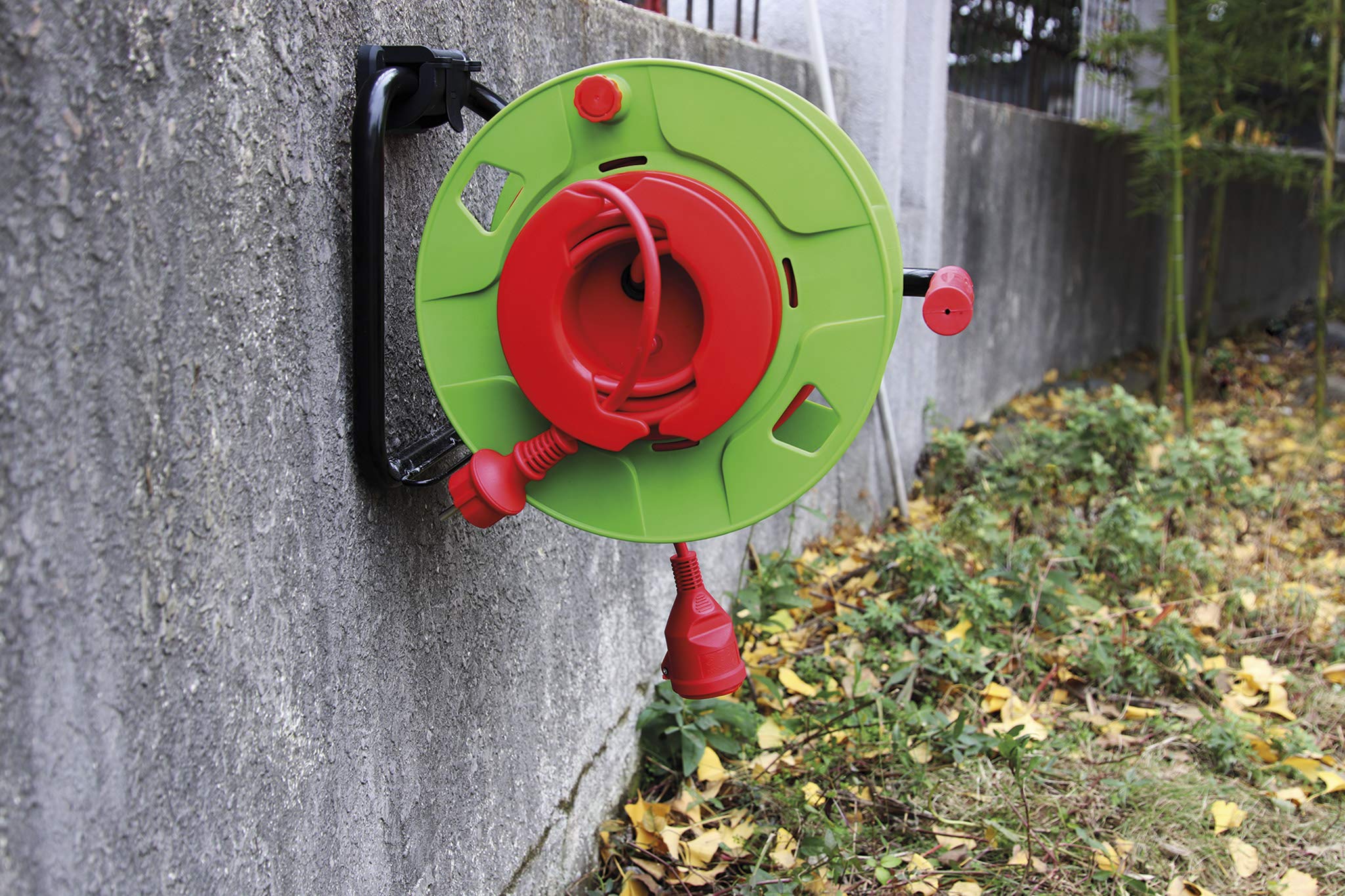 zenitech-support-mural-acier-noir-pour-enrouleur-jardin-entraxe-80mm image 7