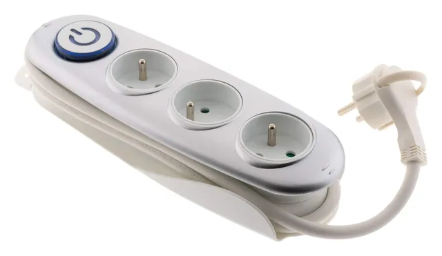 zenitech-multiprise-5-prises-16a-avec-interrupteur image 1