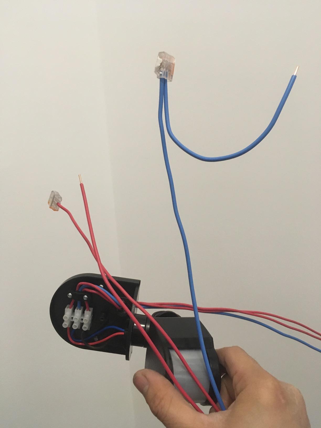 Installation simple et éclairage automatisé fiable pour extérieur domestique